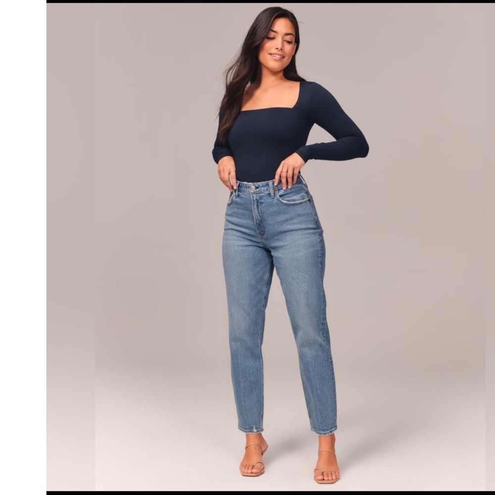 Abercrombie & Fitch The Mom High Rise Button Fly Raw Hem Jeans Blue 26 2S